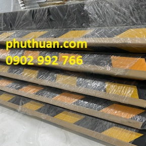 Cao su chữ V bảo vệ cột phản quang hình V